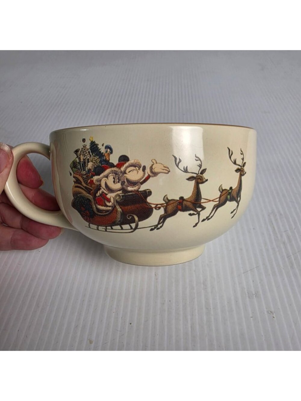 DISNEY PARKS GOOD TIDINGS SANTA MICKEY & MINNIE CHRISTMAS SLEIGH SOUP/COFFEE MUG